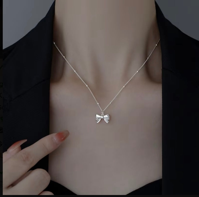 Bow-Knot Pendant Necklace in Silver